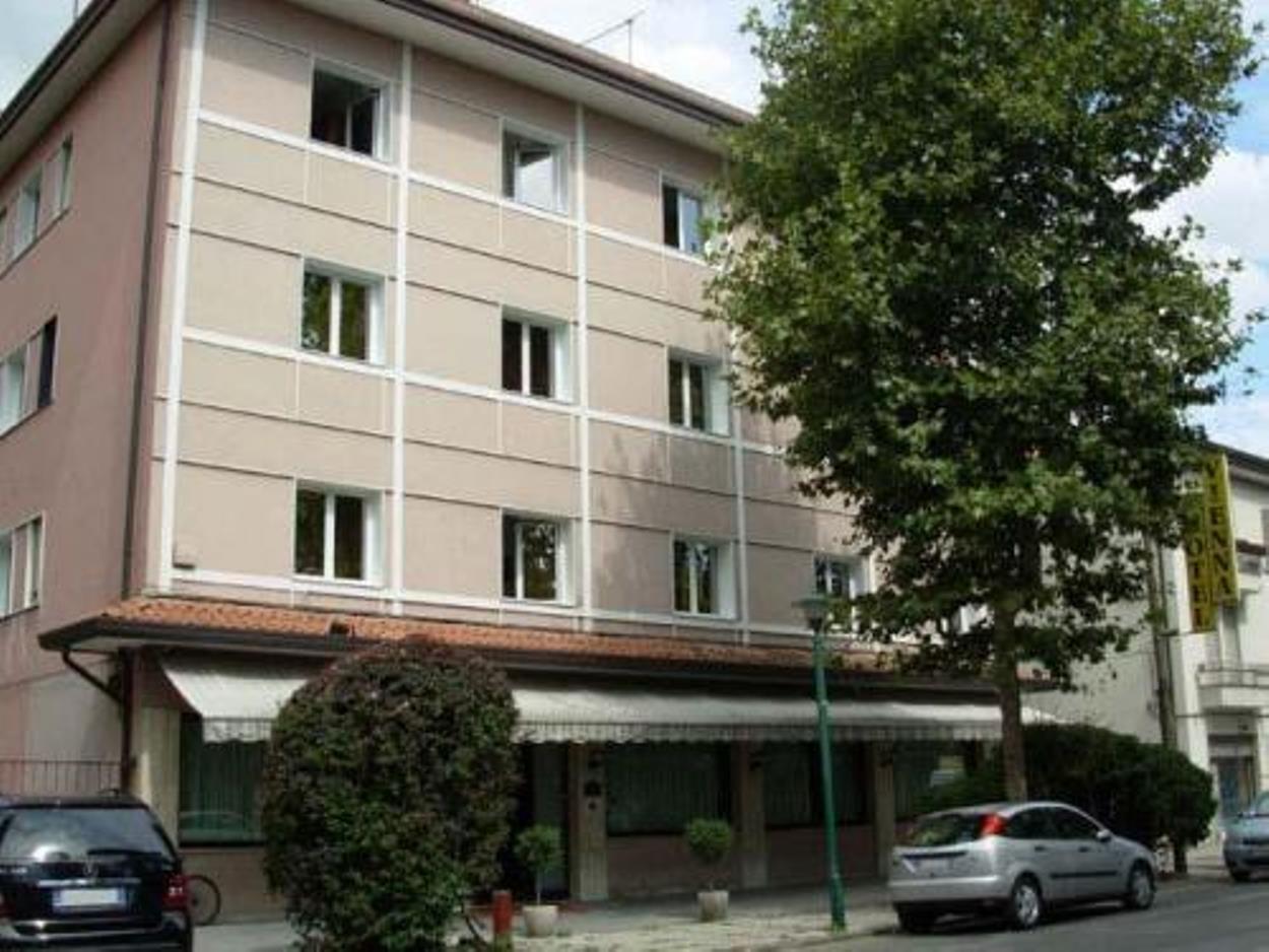Hotel Vienna Lido di Jesolo Exteriör bild
