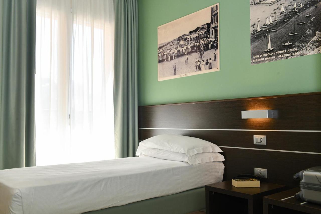 Hotel Vienna Lido di Jesolo Exteriör bild