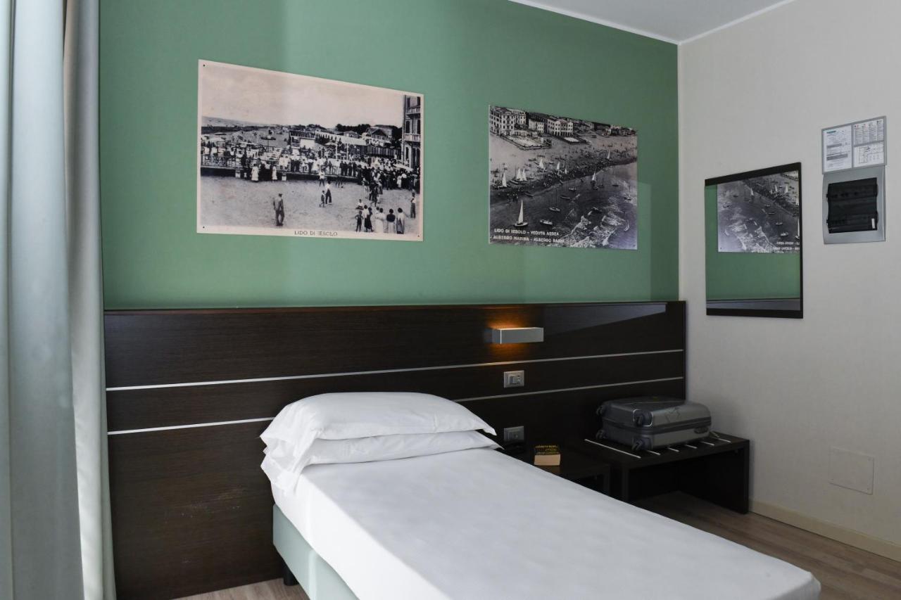 Hotel Vienna Lido di Jesolo Exteriör bild