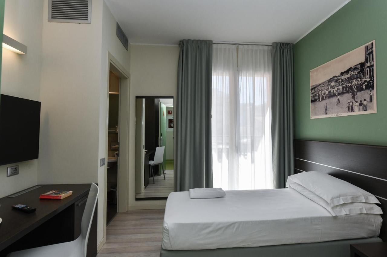 Hotel Vienna Lido di Jesolo Exteriör bild