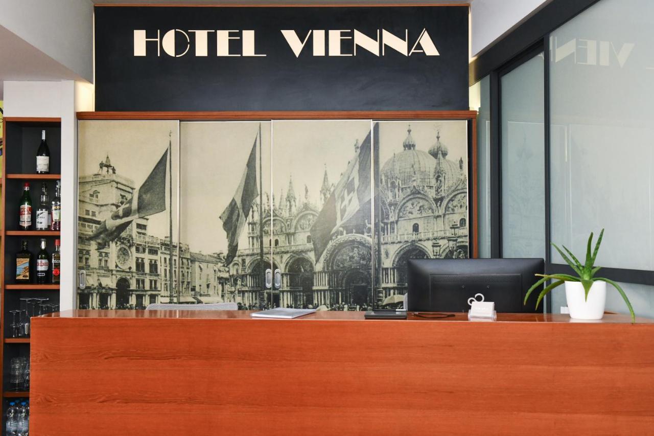 Hotel Vienna Lido di Jesolo Exteriör bild