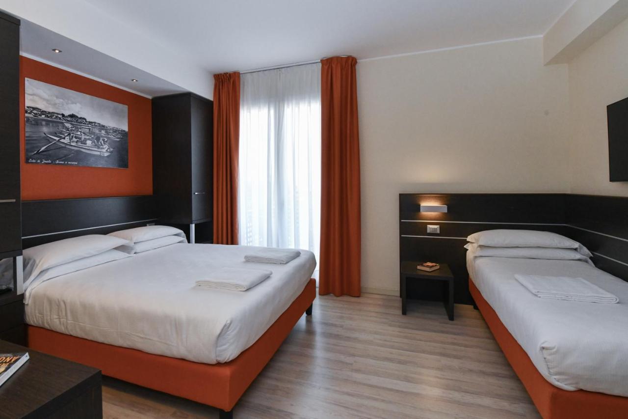 Hotel Vienna Lido di Jesolo Exteriör bild
