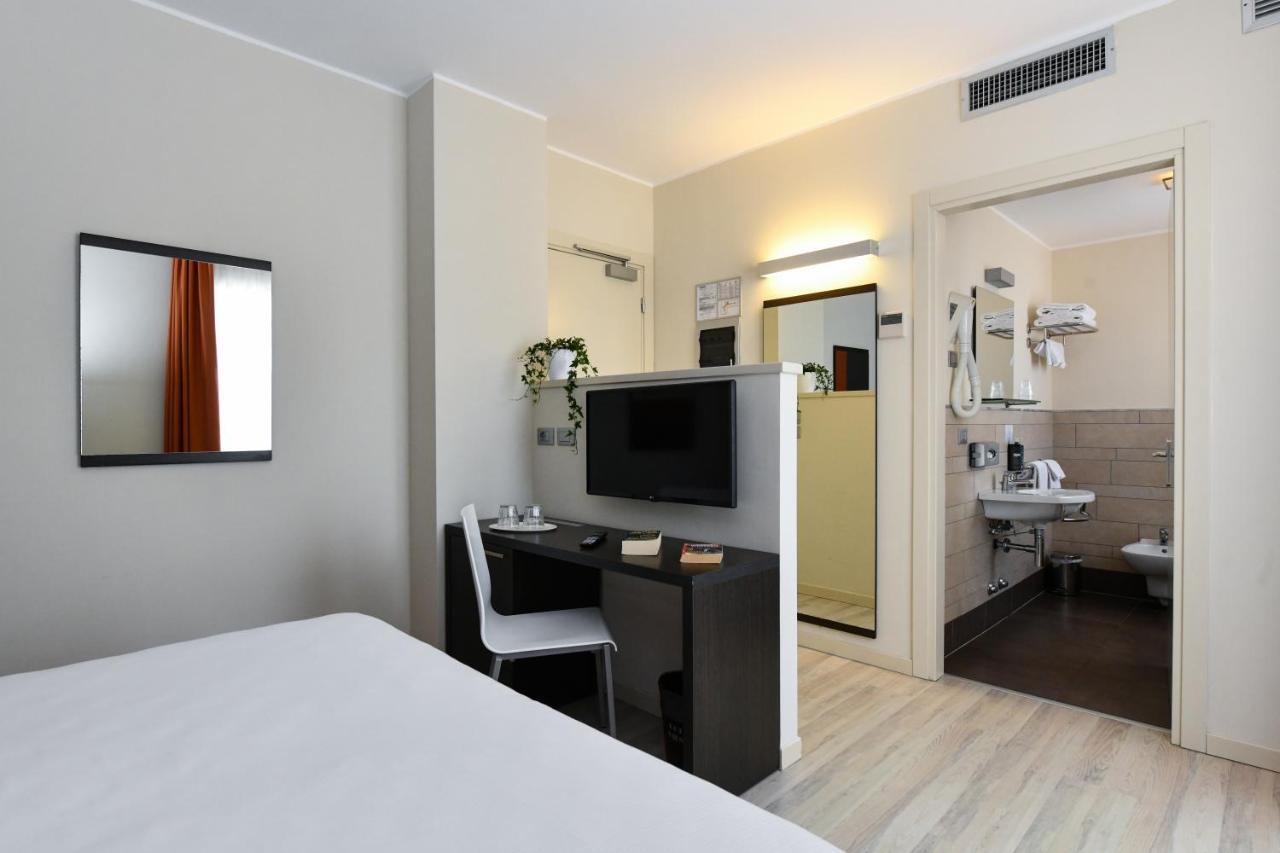Hotel Vienna Lido di Jesolo Exteriör bild