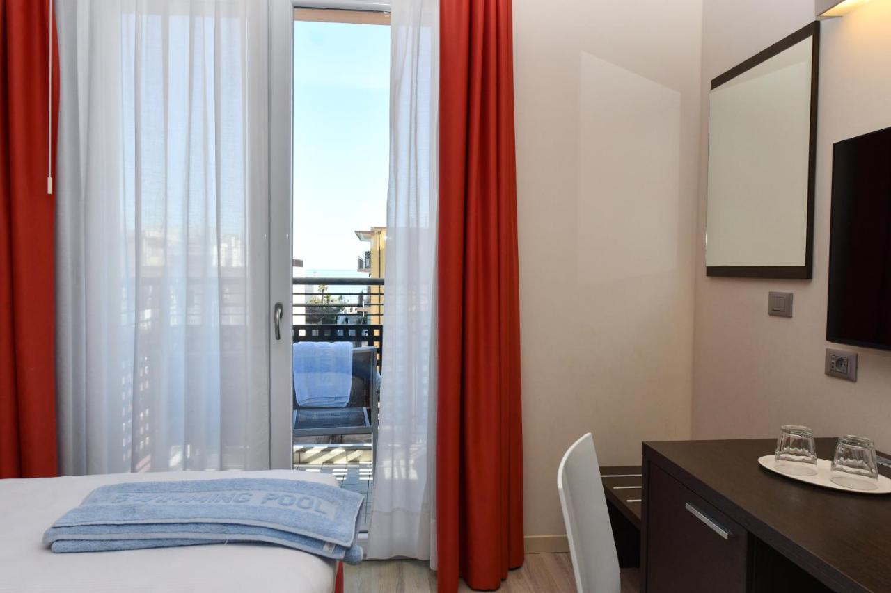 Hotel Vienna Lido di Jesolo Exteriör bild