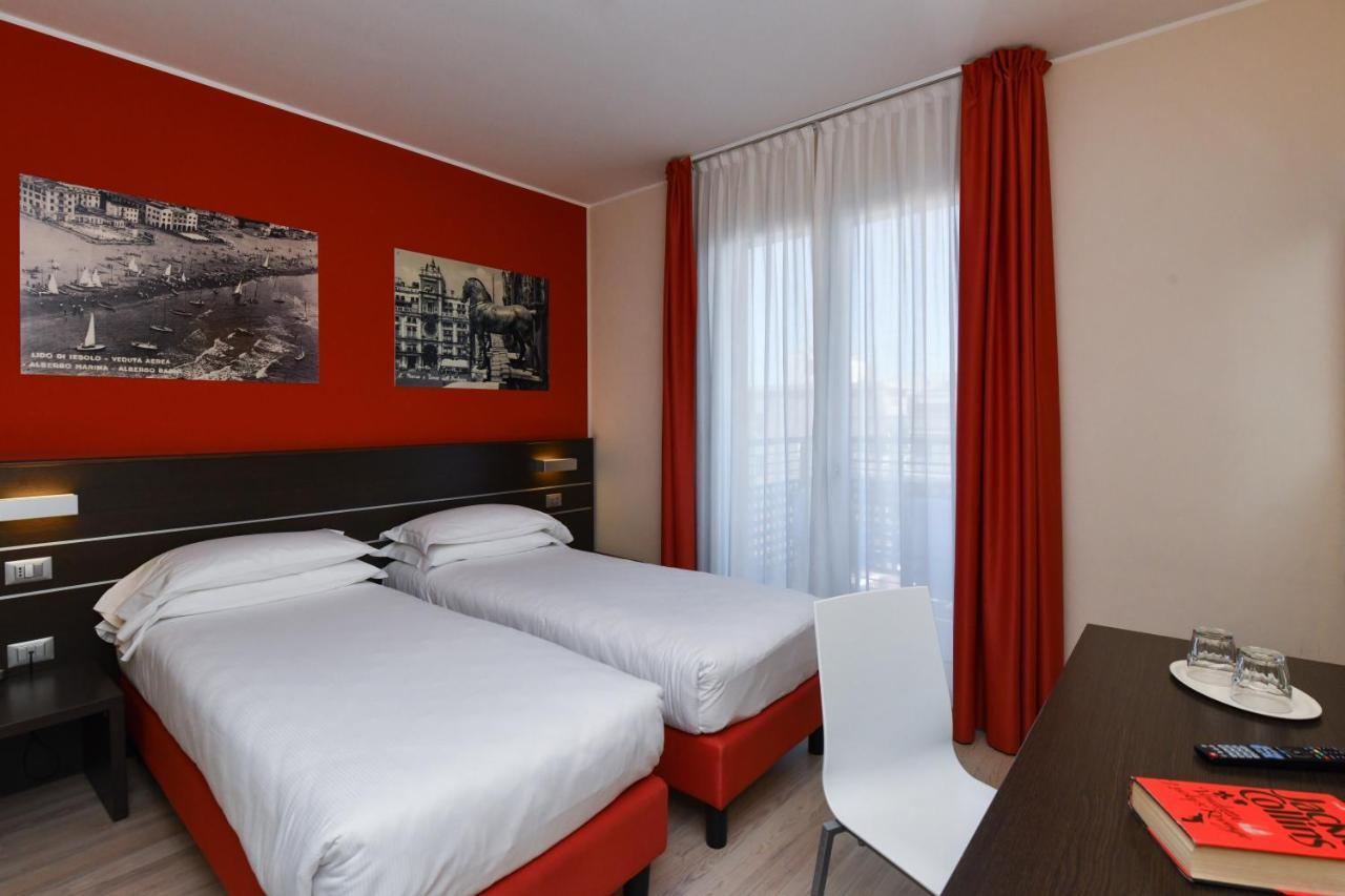 Hotel Vienna Lido di Jesolo Exteriör bild