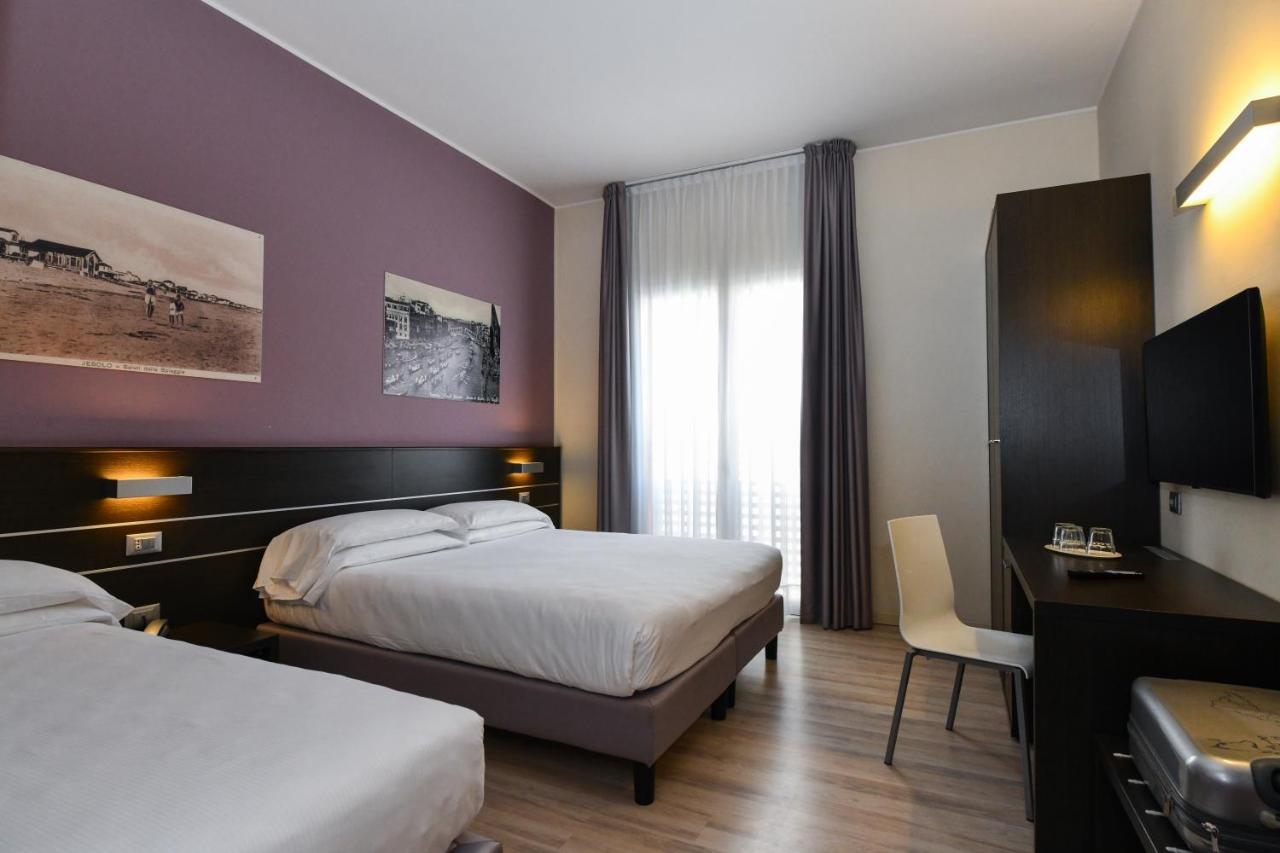 Hotel Vienna Lido di Jesolo Exteriör bild