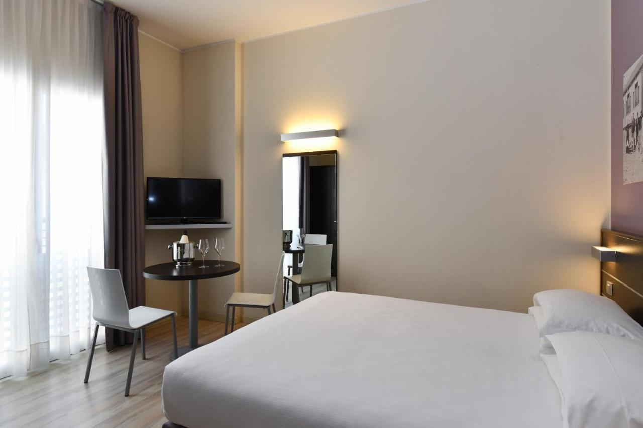 Hotel Vienna Lido di Jesolo Exteriör bild