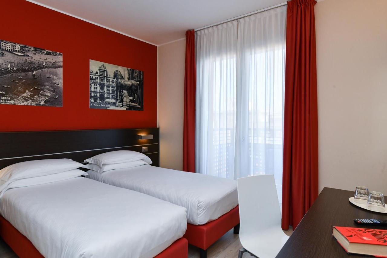 Hotel Vienna Lido di Jesolo Exteriör bild
