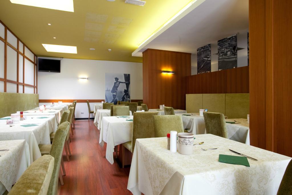 Hotel Vienna Lido di Jesolo Exteriör bild