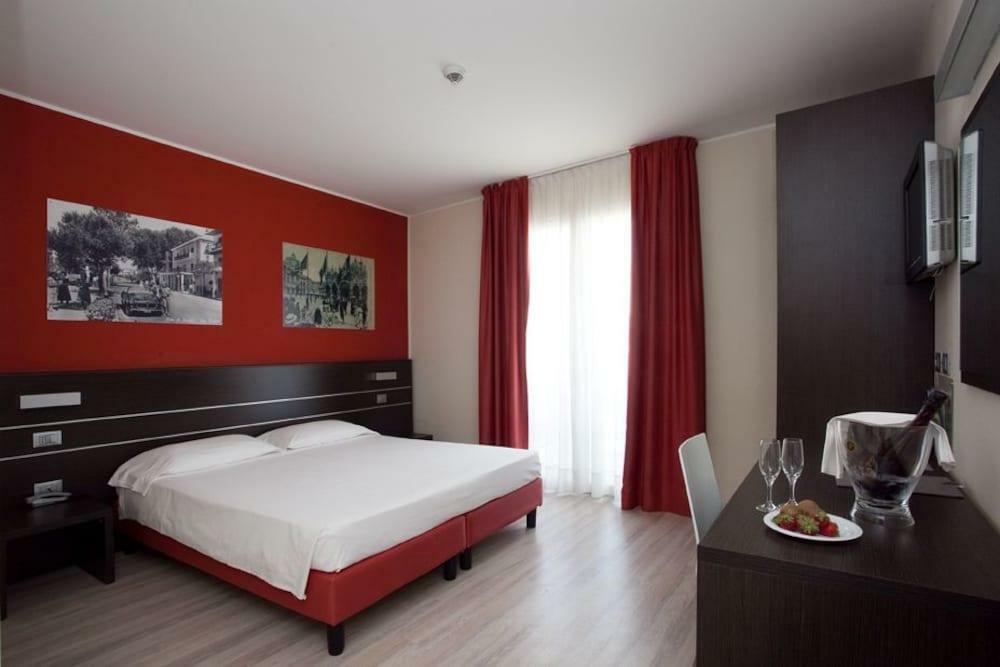 Hotel Vienna Lido di Jesolo Exteriör bild